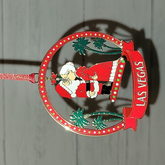 Holiday Kitschy Las Vegas Santa Mrs Clause Kissing Christmas Ornament